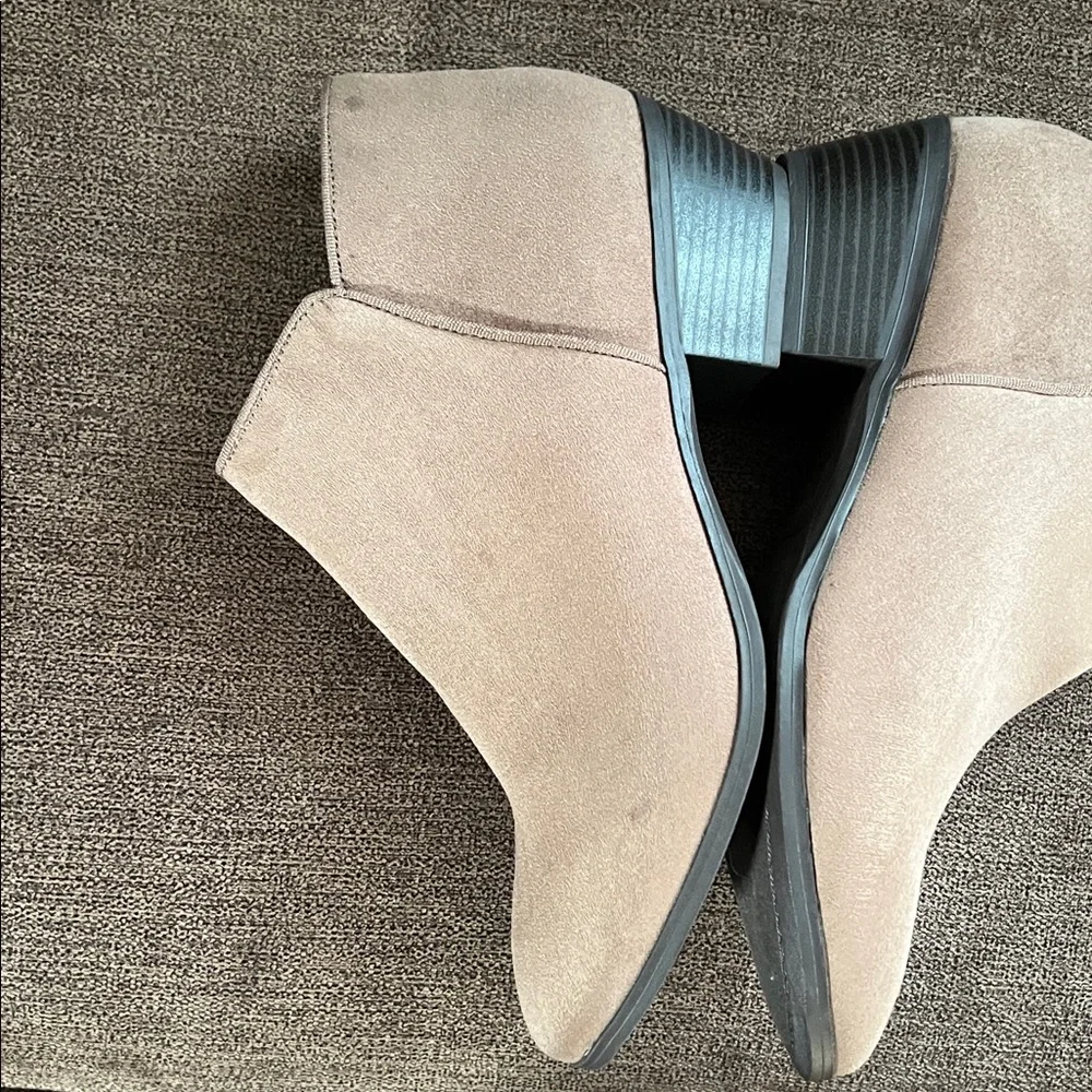 New Style & Co Wileyy Ankle Booties Women’s Size 8.5W in Light Taupe Micro